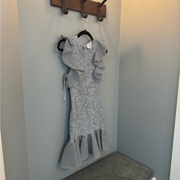 Stylish Black and White Dress - Picture 2 of 8